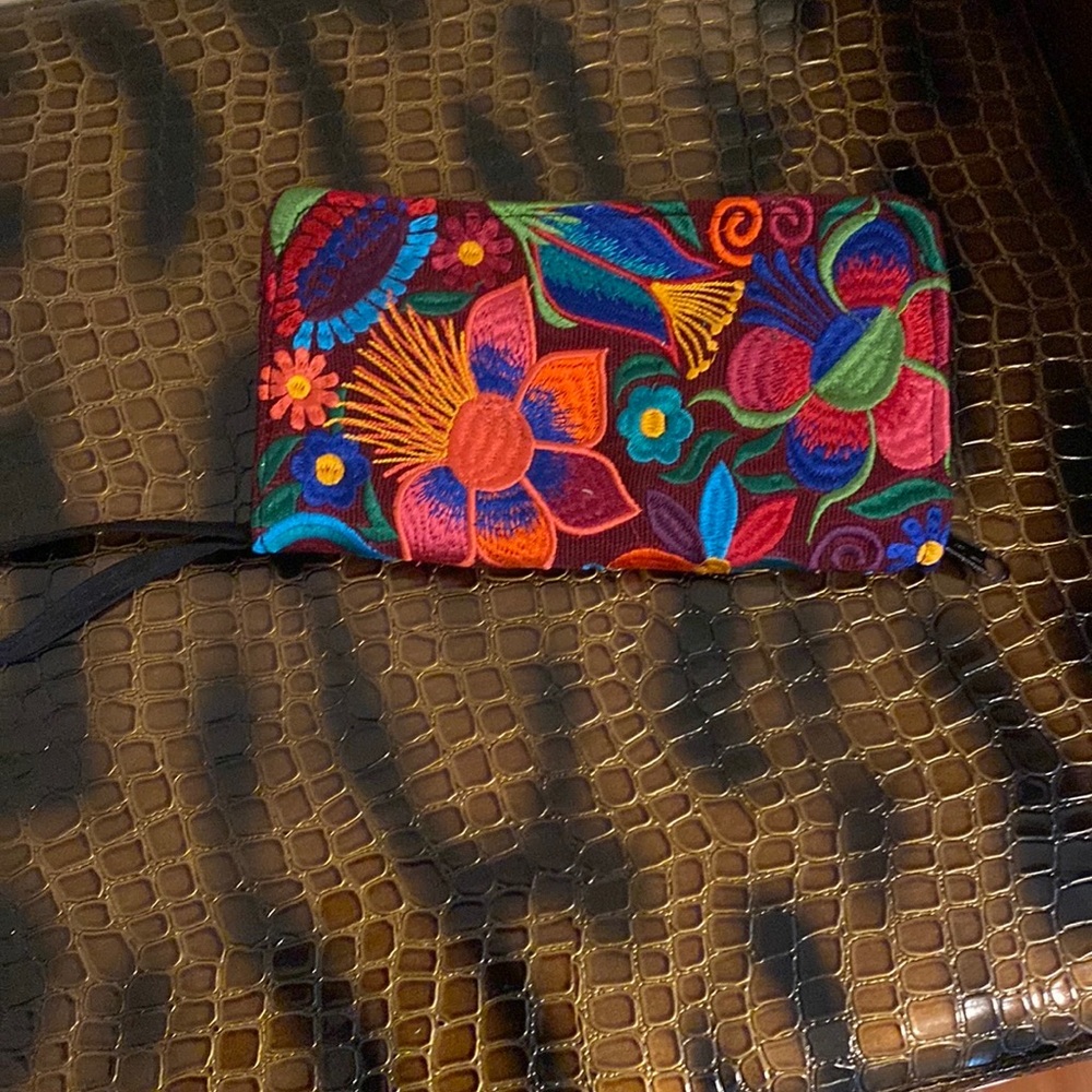 Embroidered wallet for women